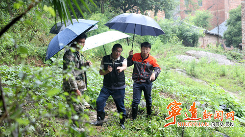 宁远：“人防+技防”筑牢地质灾害“防护网”2_副本500.jpg
