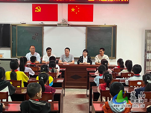 楠市镇开展“六一”国际儿童节送温暖活动.jpg