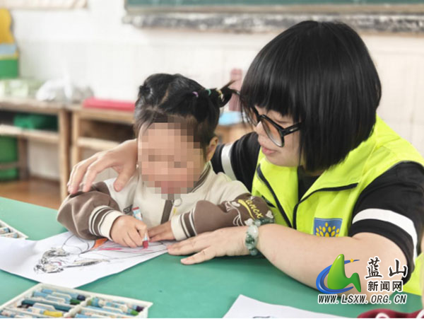 浆洞瑶族乡用绘画课开启儿童“心灵疗愈”之旅.jpg