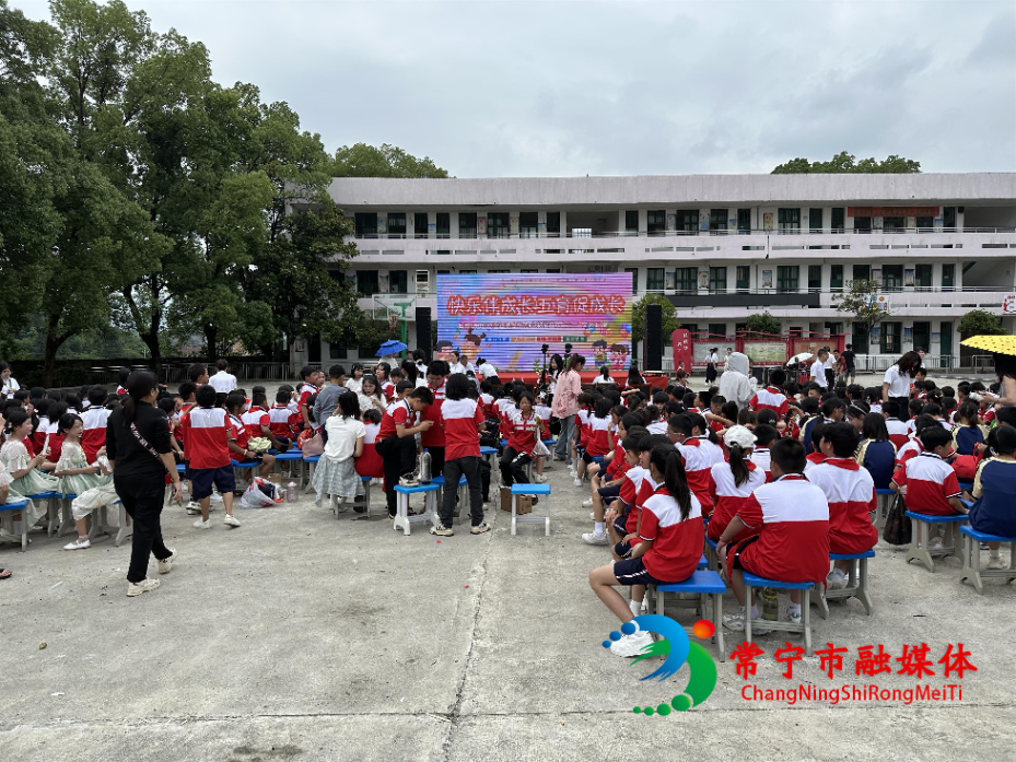 板桥镇中心小学：清风廉韵润童心 五育并举展风采.jpg