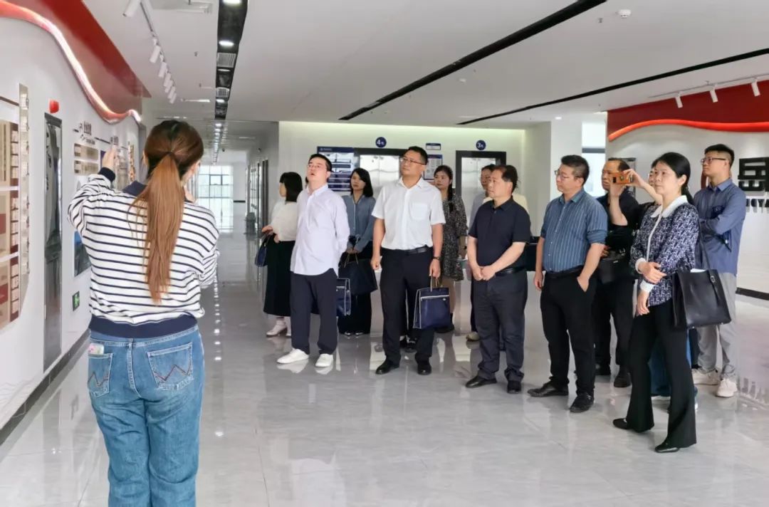 在湖南城陵矶新港区调研.jpeg