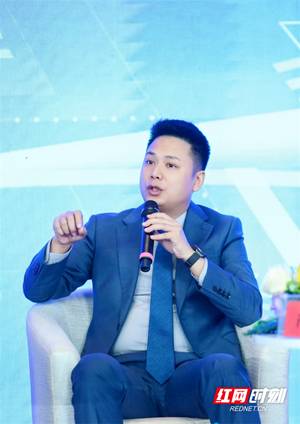 左右手门窗安装服务平台陈绪鑫.png