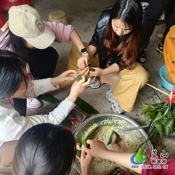 早禾学校开展教职工端午包粽子比赛活动.jpg