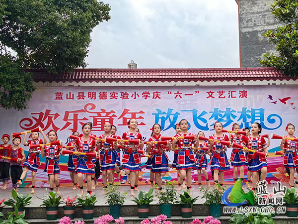 明德实验小学2025年庆“六一”文艺汇演.jpg
