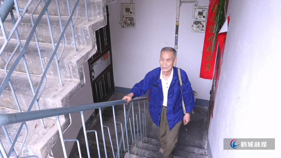 “不老雷锋”戴建辉：28 年扎根社区  把志愿服务干成了一生事业（半成品）.mp4_20250604_161203.054.jpg