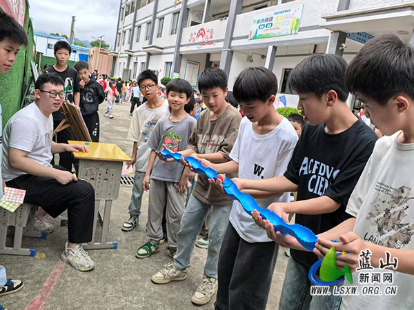 城北湘威学校开展心理健康团辅游园会.jpg