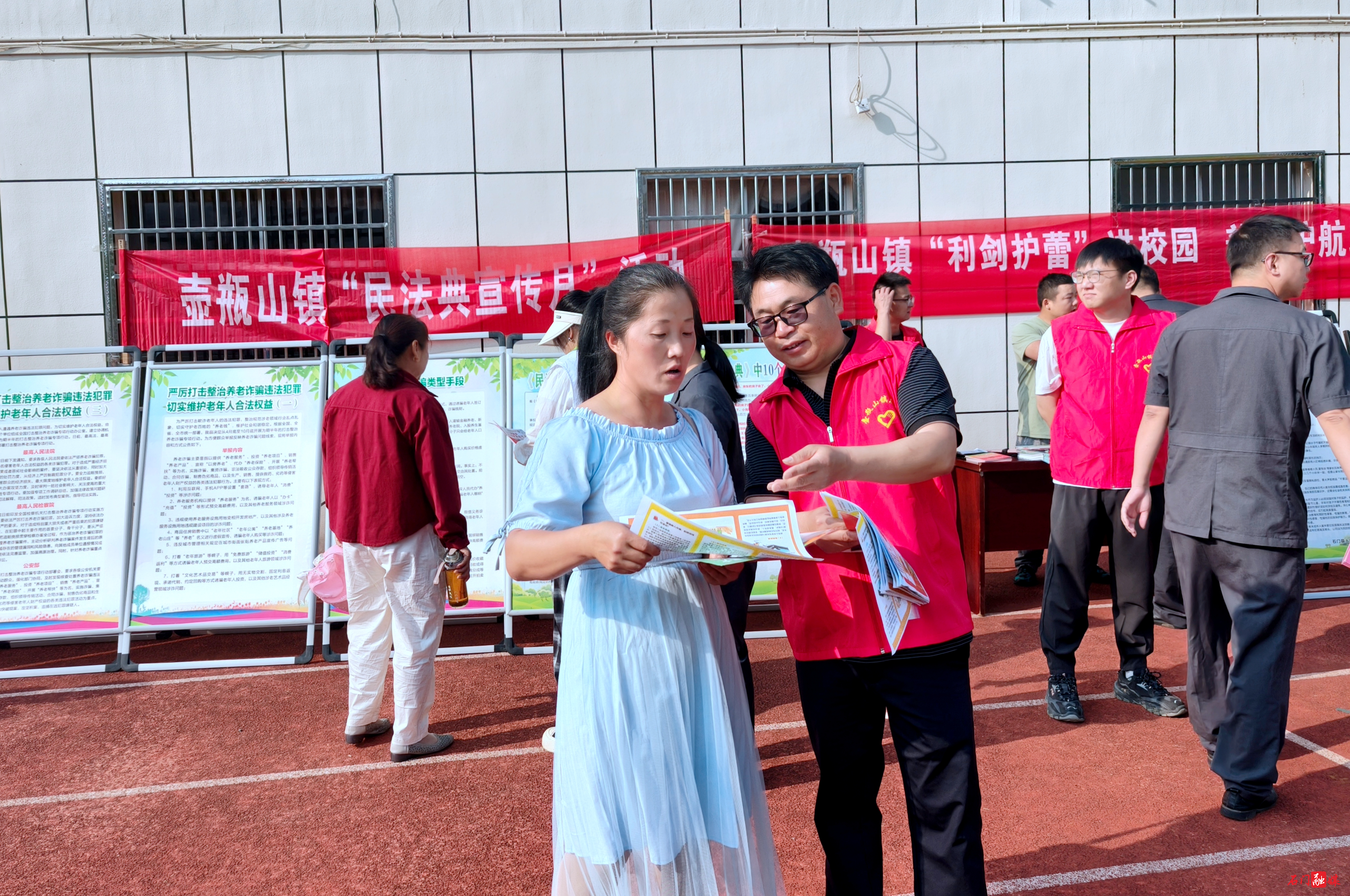 壶瓶山镇：普法宣传进校园，法治护航伴成长2.jpg