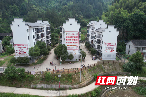 溆浦县：统溪河镇统溪河村：人居环境焕新颜 幸福生活入画来.mp4_snapshot_00.46.815.jpg