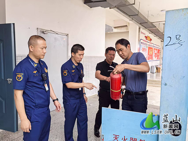 蓝山县消防救援大队开展高考涉考场所消防安全检查.jpg