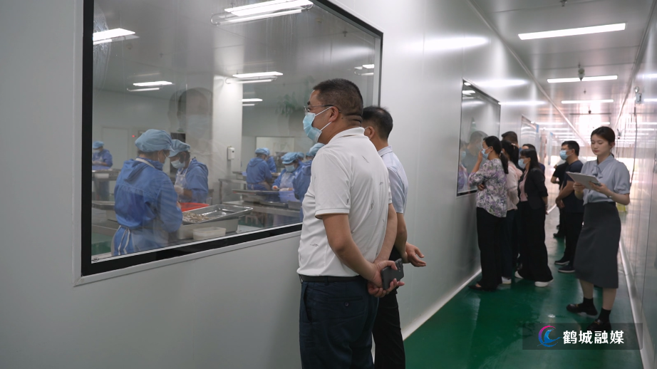 鹤城区中小学学校代表参观食品企业.mp4_20250606_161630.073.jpg