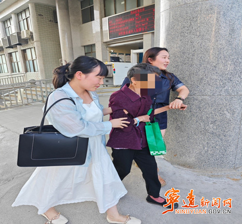 寧遠(yuǎn)縣人民醫(yī)院：用行動詮釋醫(yī)者仁心_副本_副本500.jpg