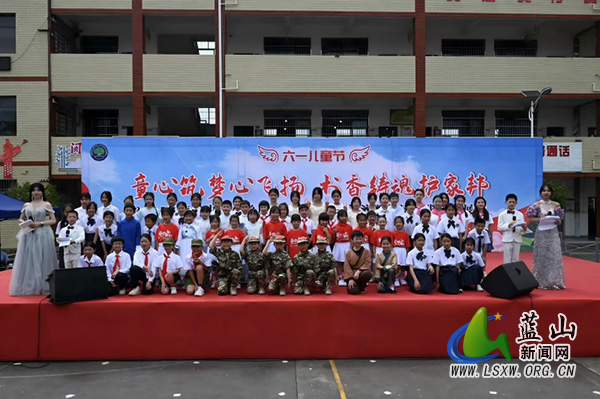 楠市中心小学举办“六一”文艺汇演暨阅读实践活动展演.jpg