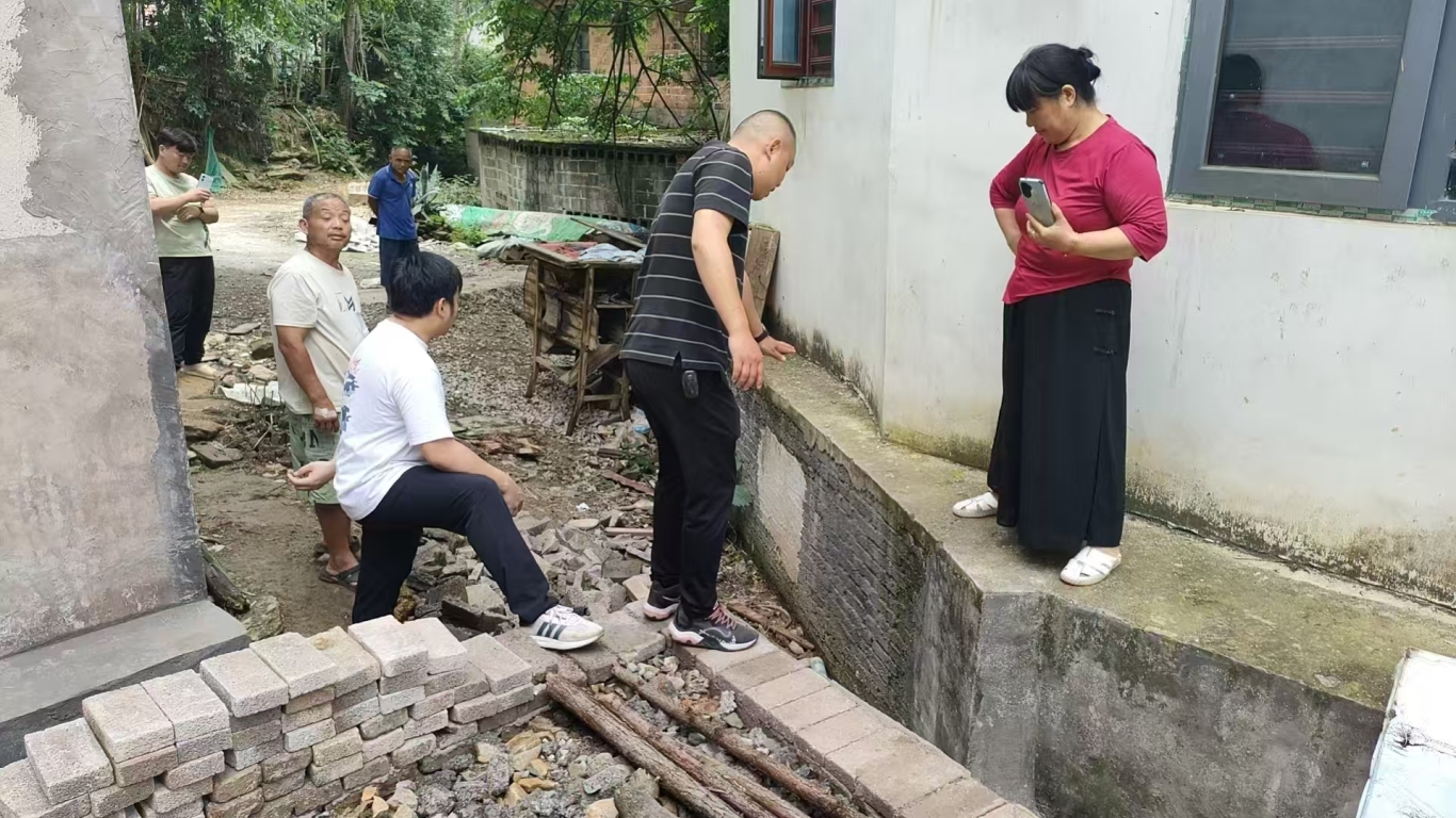 花古街道化解邻里纠纷.jpg