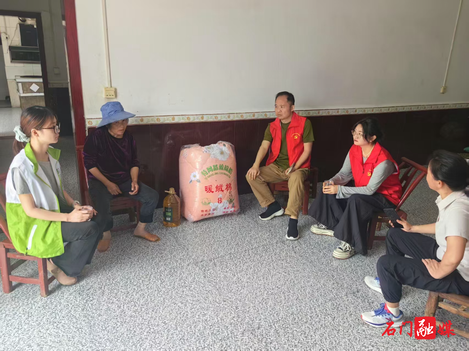 石门民政:粽香传情,照亮残疾人希望1.jpg 石门民政:粽香传情,照亮残疾人希望1.jpg