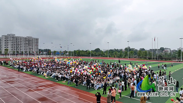 我县创意减压活动为高考赋能.jpg