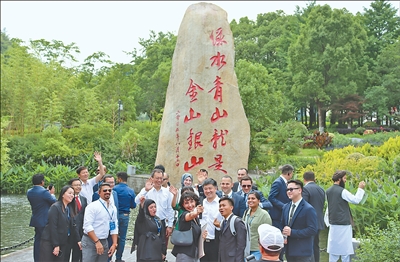 “创新的旅程，发现旅行，梦想成就的旅行”（