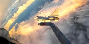 鹰击长空！歼-10飞行员视角带你上云端