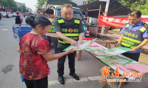 宁远柏家坪镇：开展远离毒蘑菇主题宣传活动_副本500.jpg