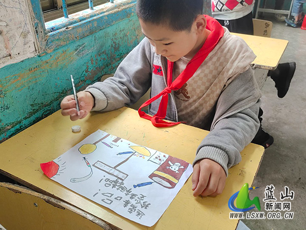 犁头瑶族乡中心小学开展“童笔绘无毒”禁毒绘画比赛.jpg