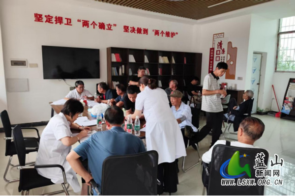 蓝山县联合永州市优抚医院开展送医送药下乡活动.jpg