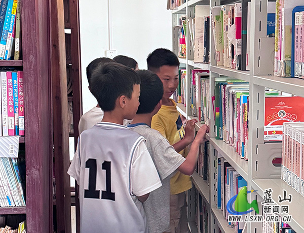 田心学校开展图书室打卡活动.jpg
