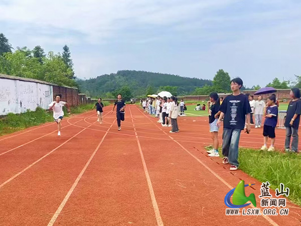 土市学校首届田径运动会燃情上演.jpg
