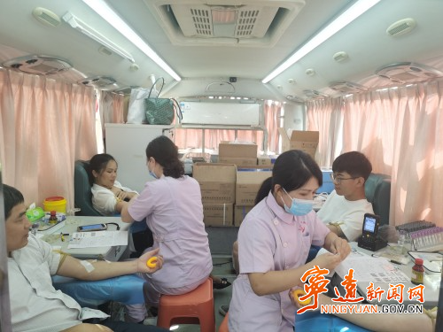 宁远保安镇：干群无偿献血献爱心_副本500.jpg