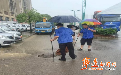 宁远城管：全力以赴做好城市防汛排涝工作_副本500.jpg