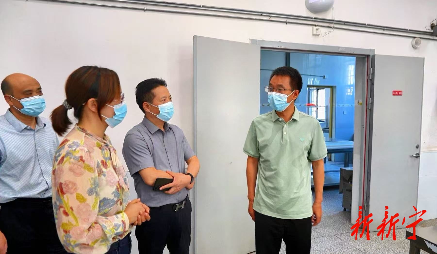 彭洪兵检查指导校园食品安全工作(图1)