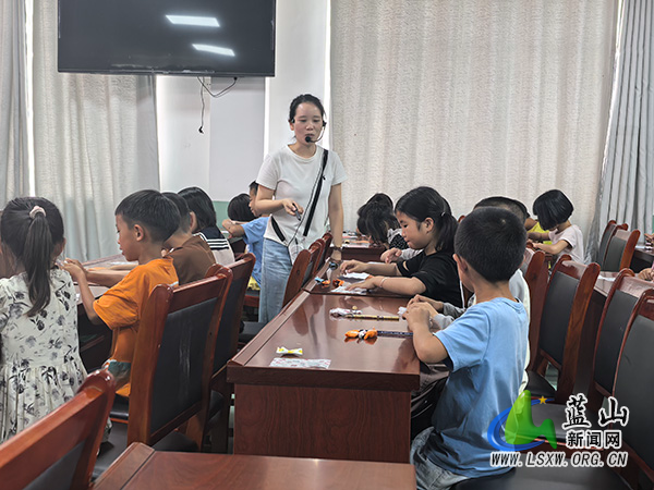 湘源学校送教总市学校 共促教育资源共享.jpg