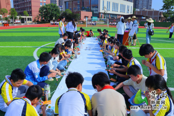 赤蓝桥小学：当心灵遇上魔法，这场游园会玩出成长新花样.jpg