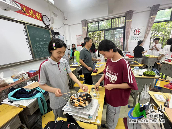 湘江源中学：校园飘起甜蜜香，劳动课堂串起“舌尖上的传统文化”.jpg