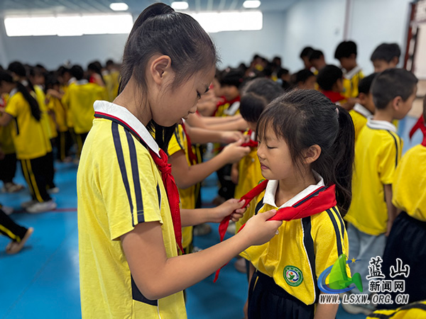 湘源学校举行一年级新队员入队仪式.jpg