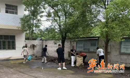 寧遠冷水鎮：公益勞動扮靚家園_副本500.jpg