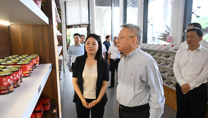 沈晓明围绕做好“三农”工作、推进乡村全面振兴开展“十五五”规划专题调研