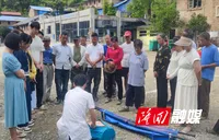 司门前镇枫溪江漂流中心开展应急演练