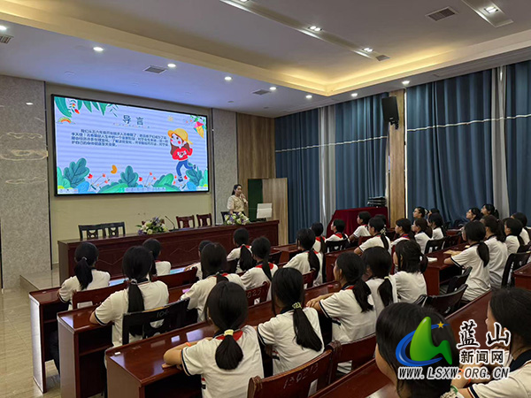 博爱学校开展女生青春期心理健康教育主题讲座.jpg