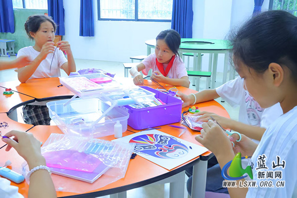 赤蓝桥小学：衍纸绘脸谱，双减赋能传统文化新体验.jpg