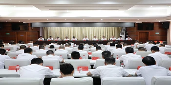 县委警示教育暨集中整治违规吃喝工作推进会召开