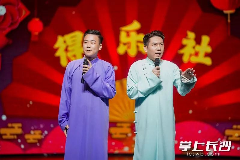 得乐社的《说学逗唱》抖落长衫里的千年笑料。