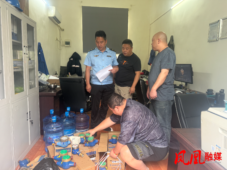 凤凰县市场监管局开展民用“三表”上门抽查服务工作1.jpg