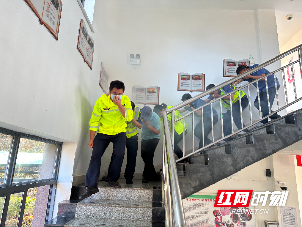 火灾逃生应急演练.JPG