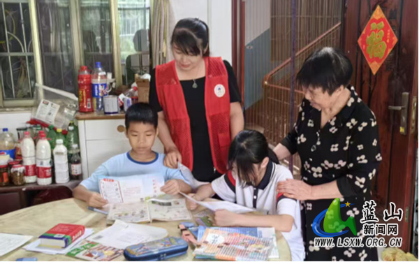 浆洞瑶族乡“利剑护蕾”在行动 筑牢未成年人保护防线.jpg