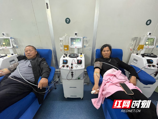 黄长玲家庭相片.jpg