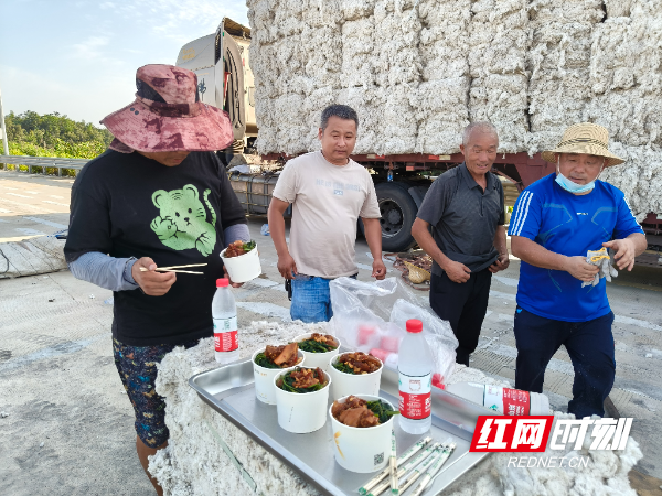 司乘享用晚饭.jpg