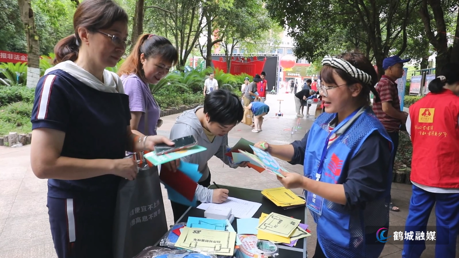 怀化：开展“防范非法金融活动集中宣传日”行动（半成品）.mp4_20250618_160313.711.jpg