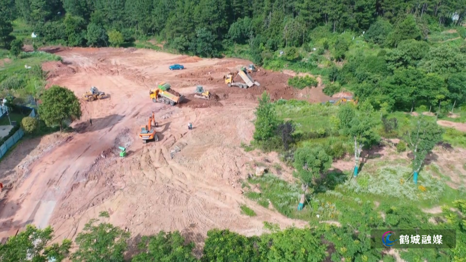 怀化市人民体育公园建设加速推进（半成品）.mp4_20250618_160859.398.jpg
