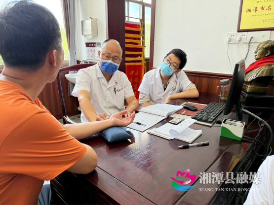 湘潭县中医医院马志忠：三十五载岐黄路 仁心仁术守健康27.png