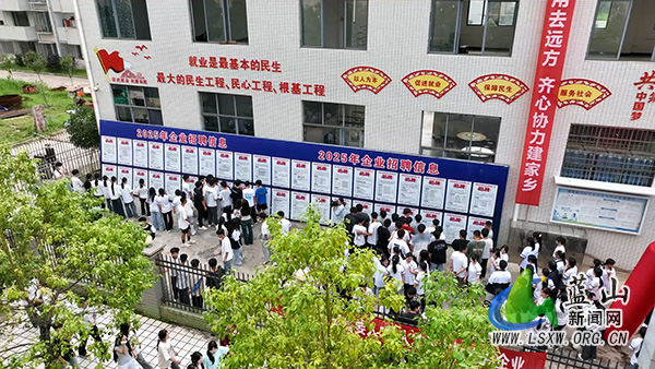 我县精准施策促就业 实现企业和学生“双向奔赴”1.jpg