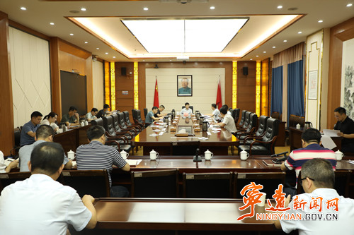 胡勇刚主持召开县委书记专题会议_副本500.jpg